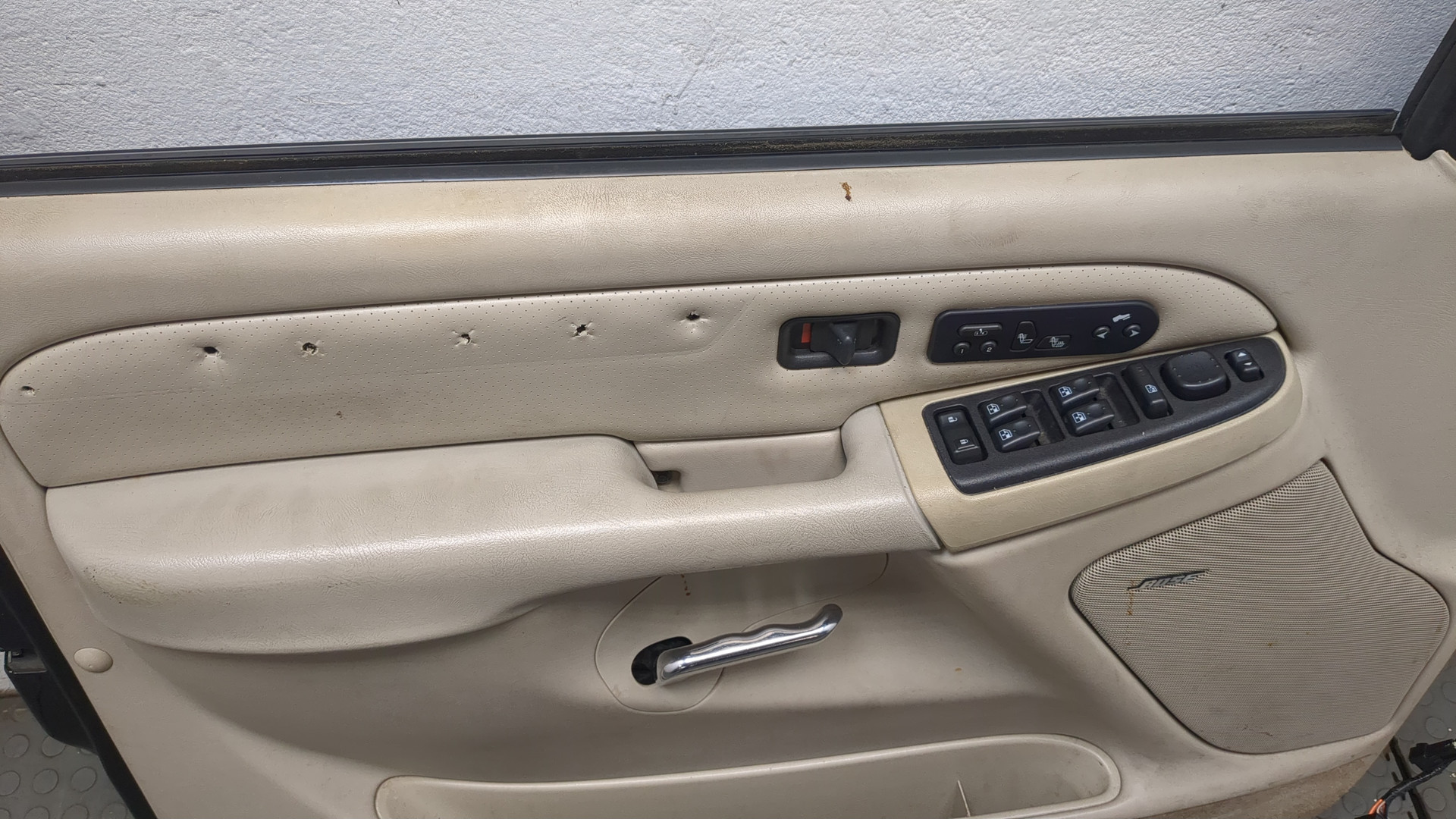 Дверь передняя левая