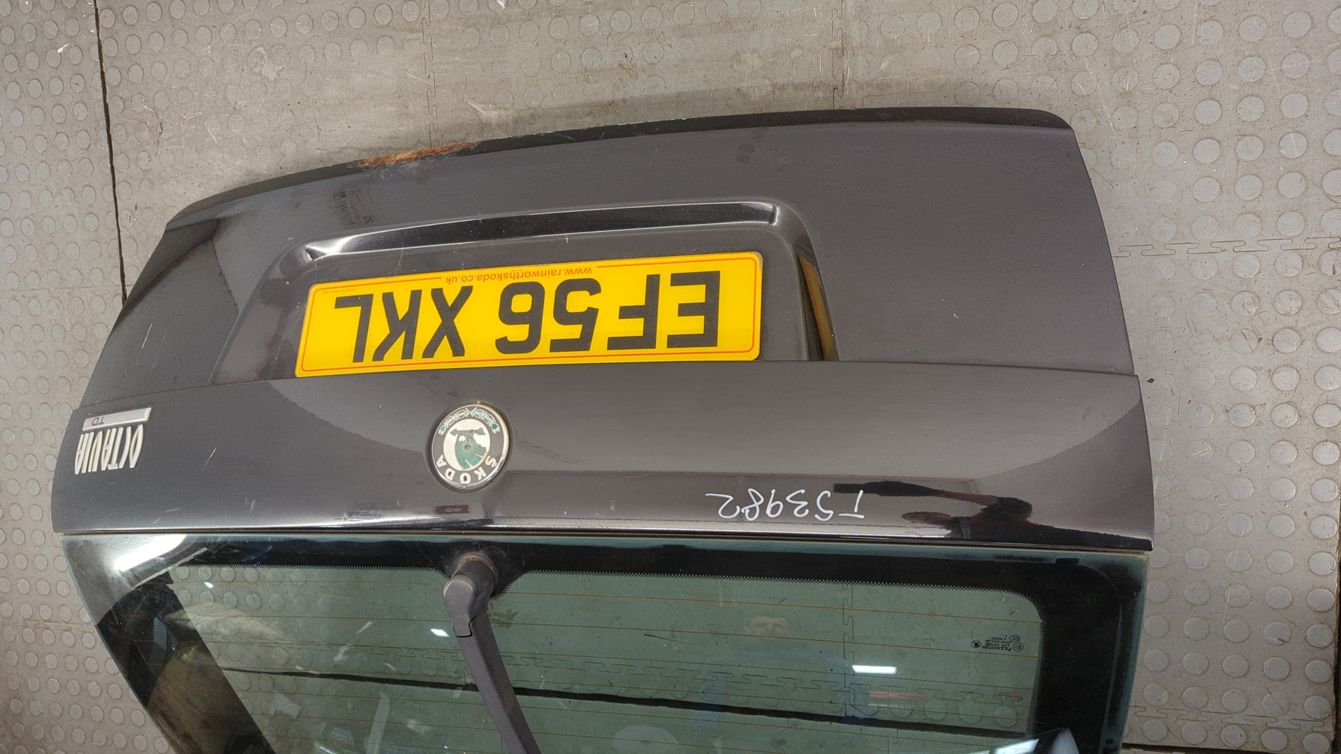 Дверь багажника