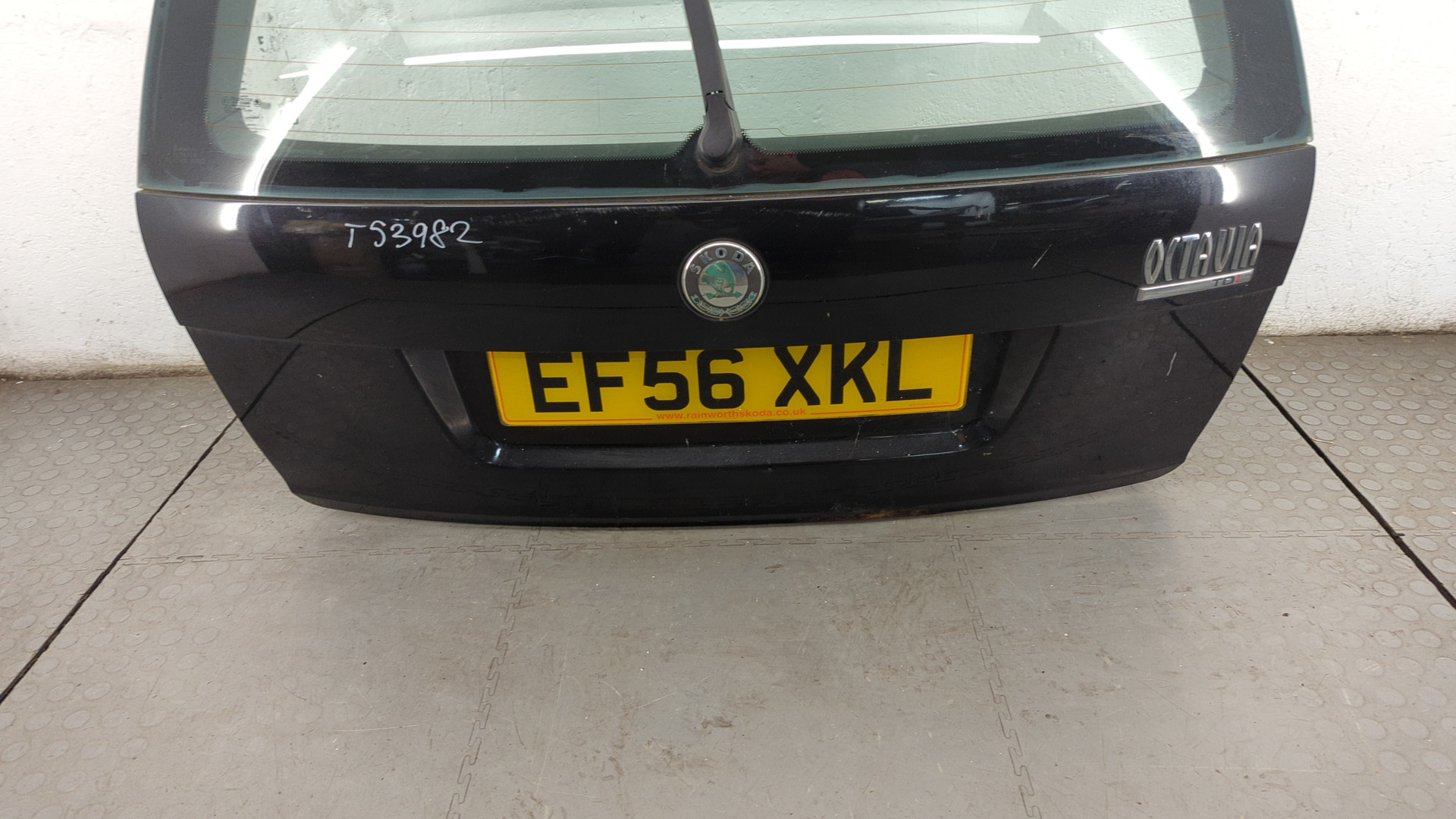 Дверь багажника