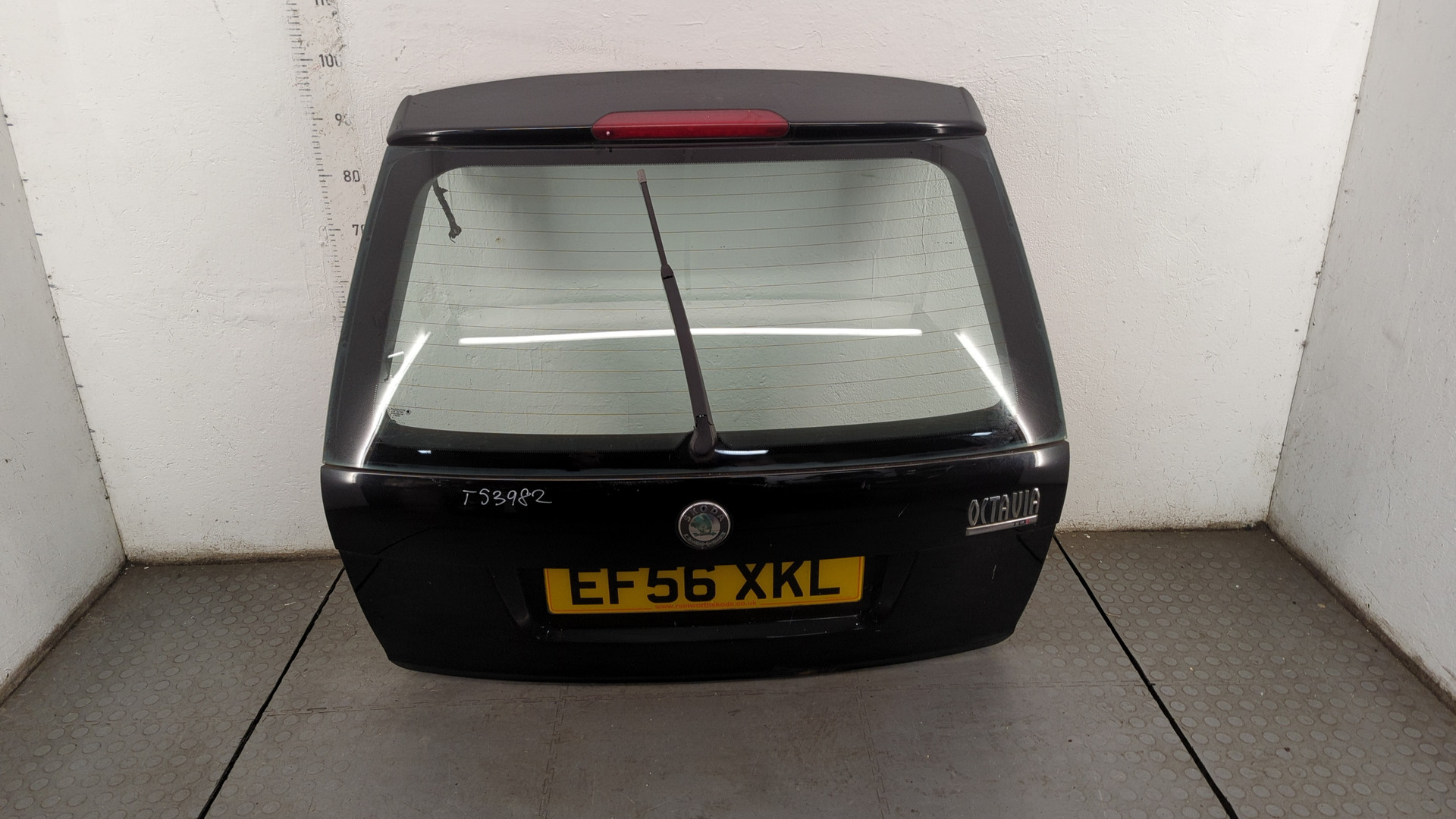 Дверь багажника