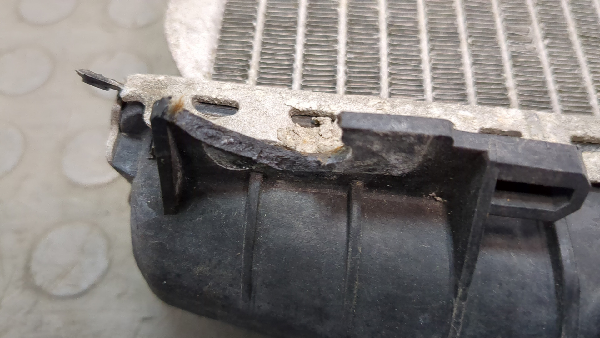 Радиатор охлаждения двигателя основной