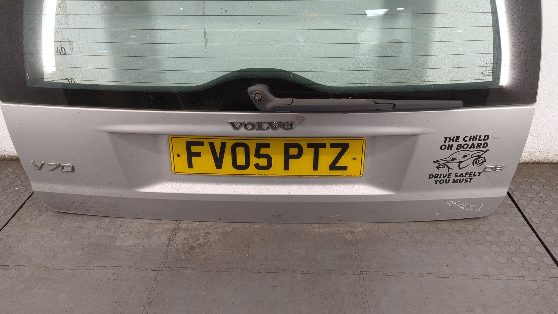 Дверь багажника