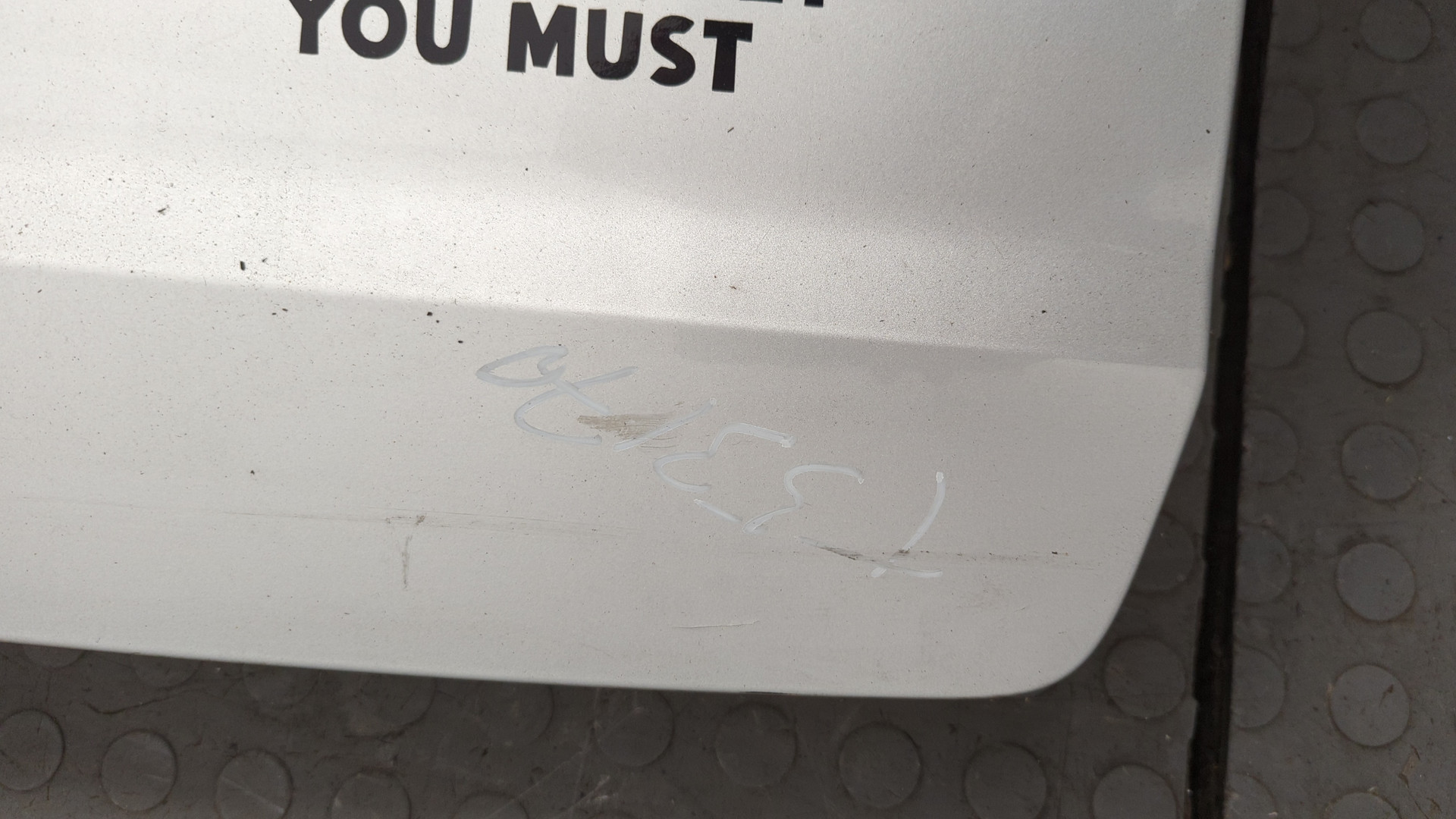 Дверь багажника