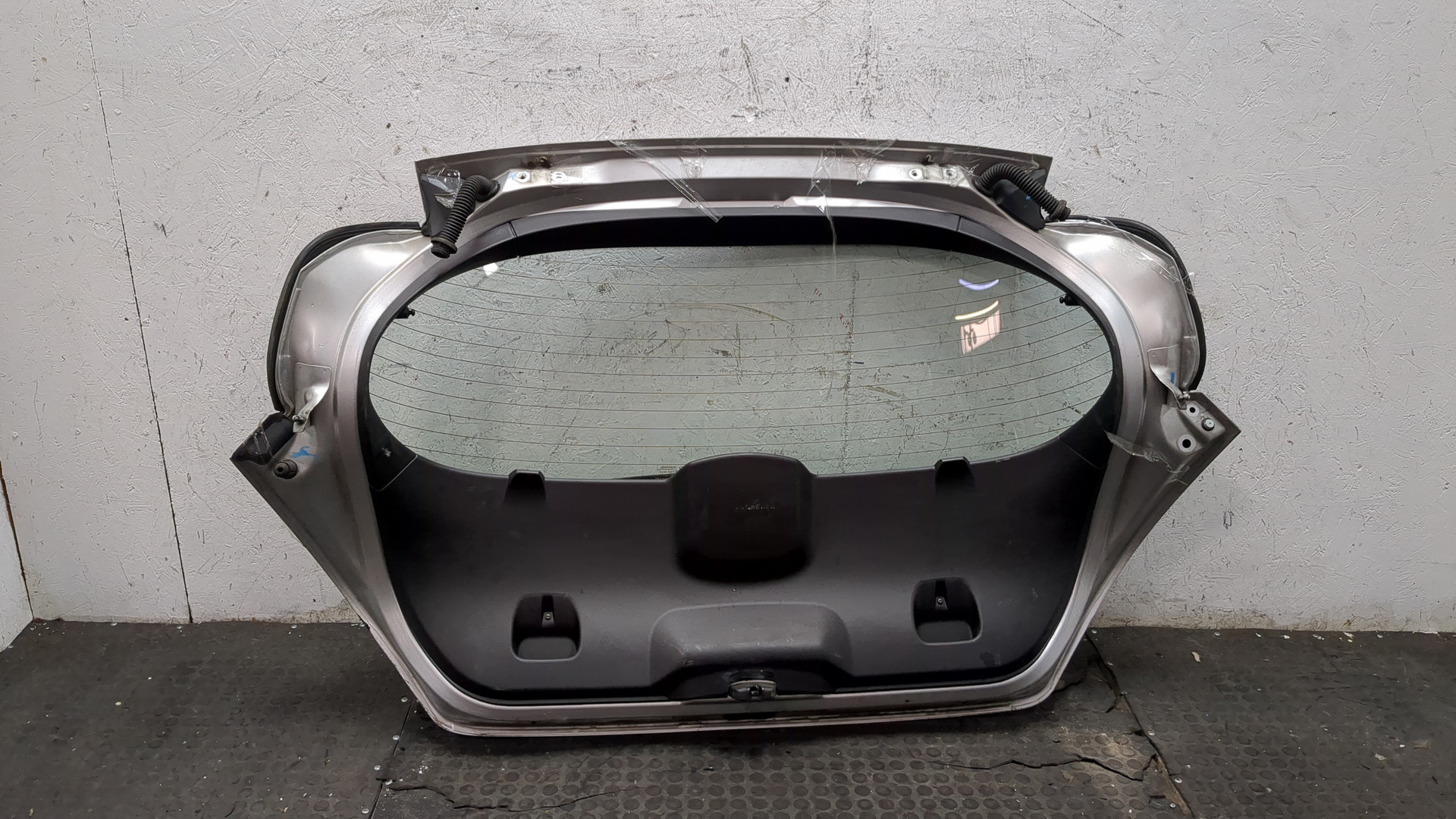 Дверь багажника