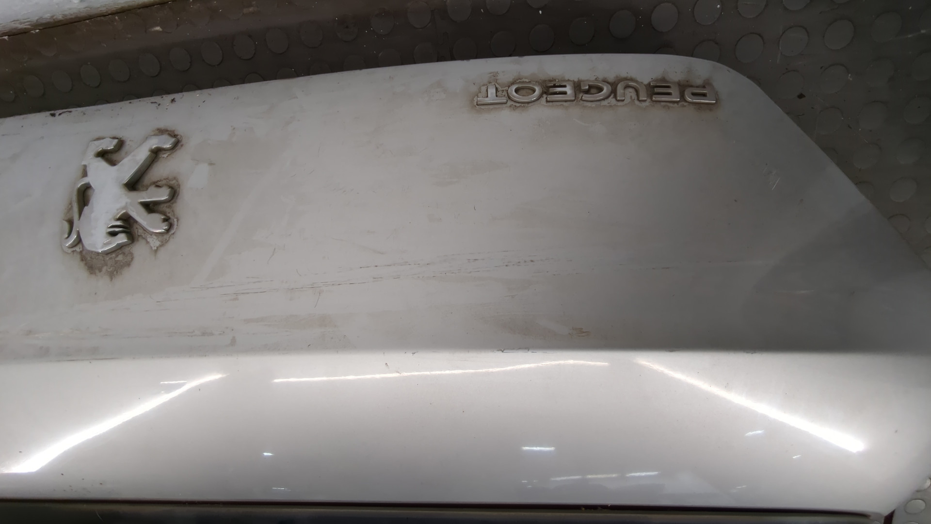 Дверь багажника