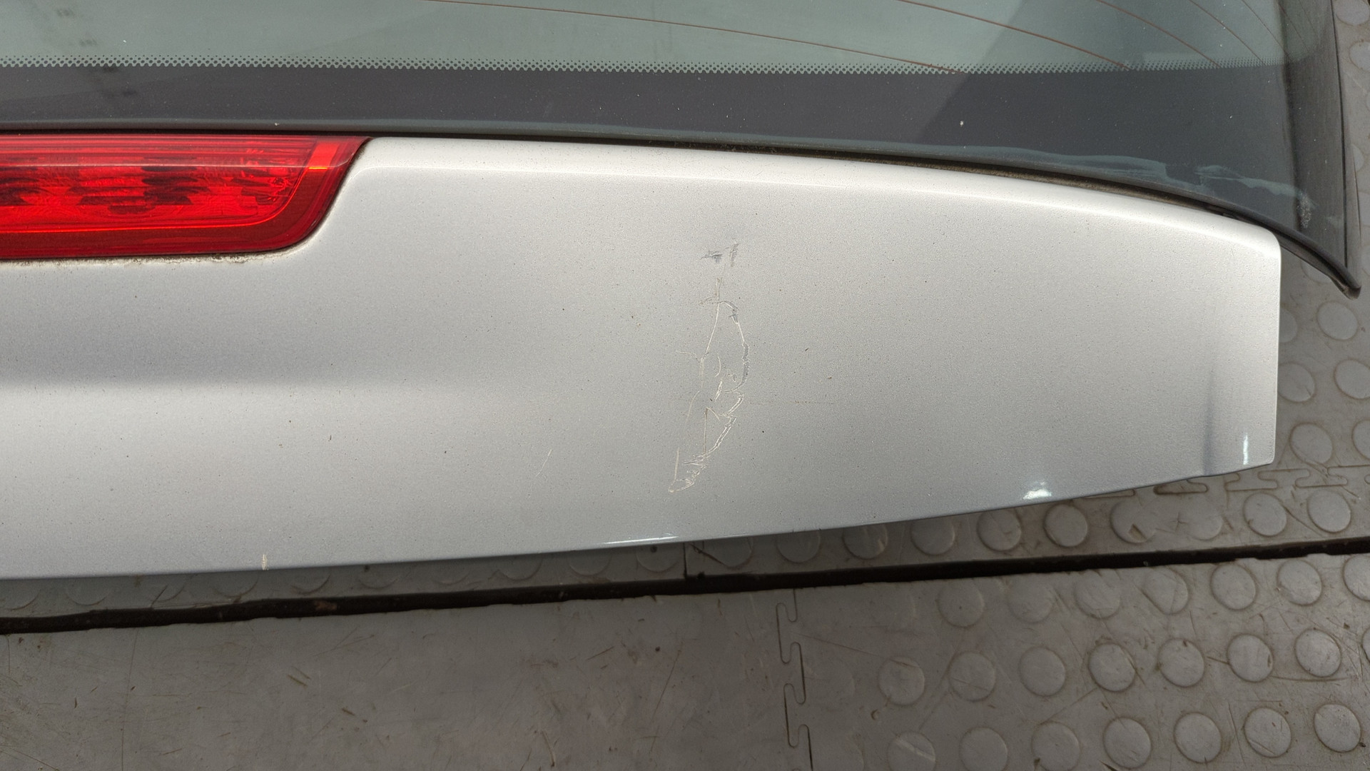 Дверь багажника