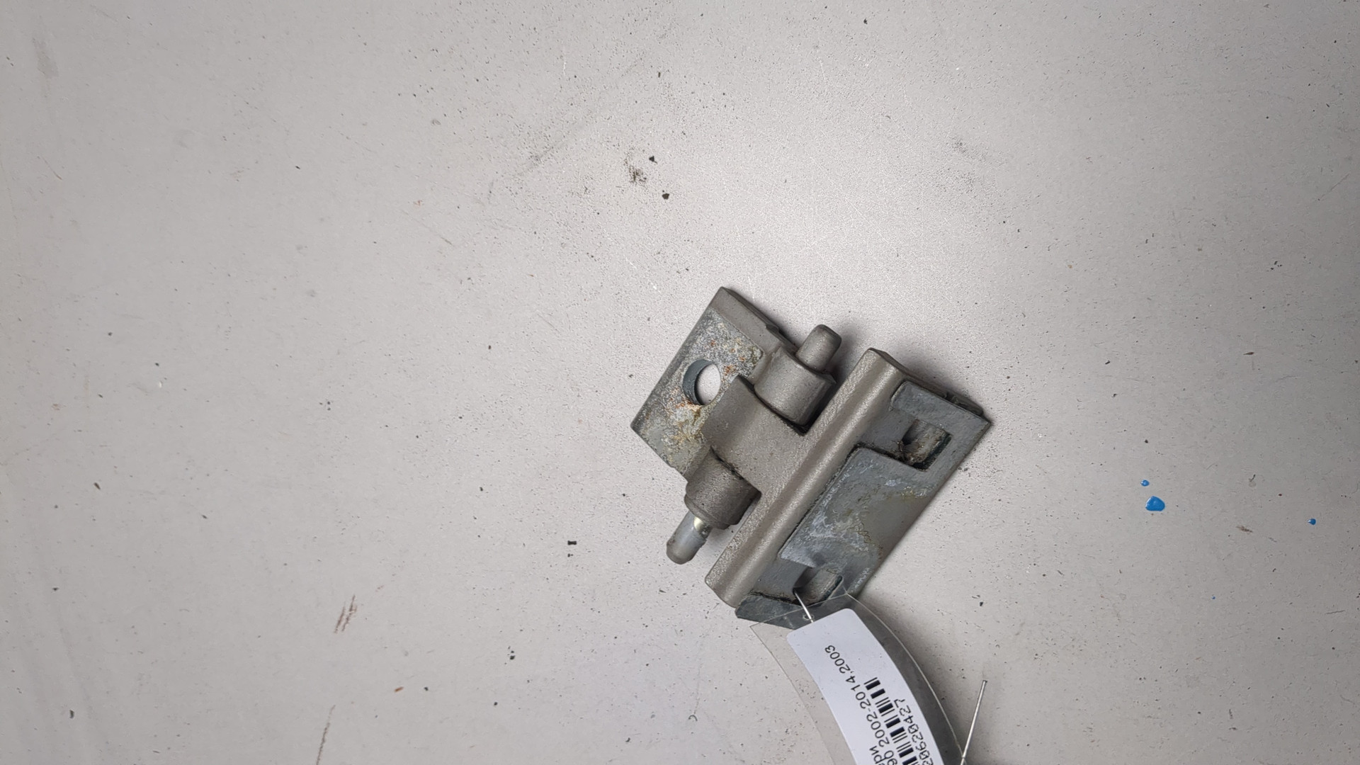 Петля двери