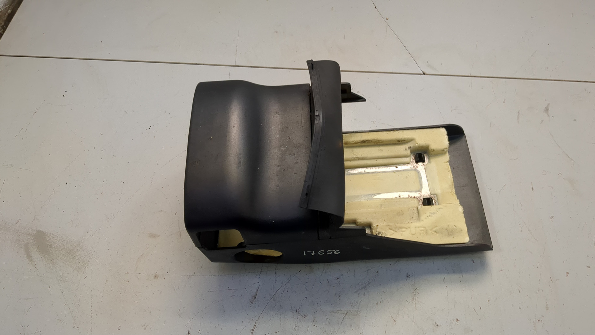 Кожух рулевой колонки