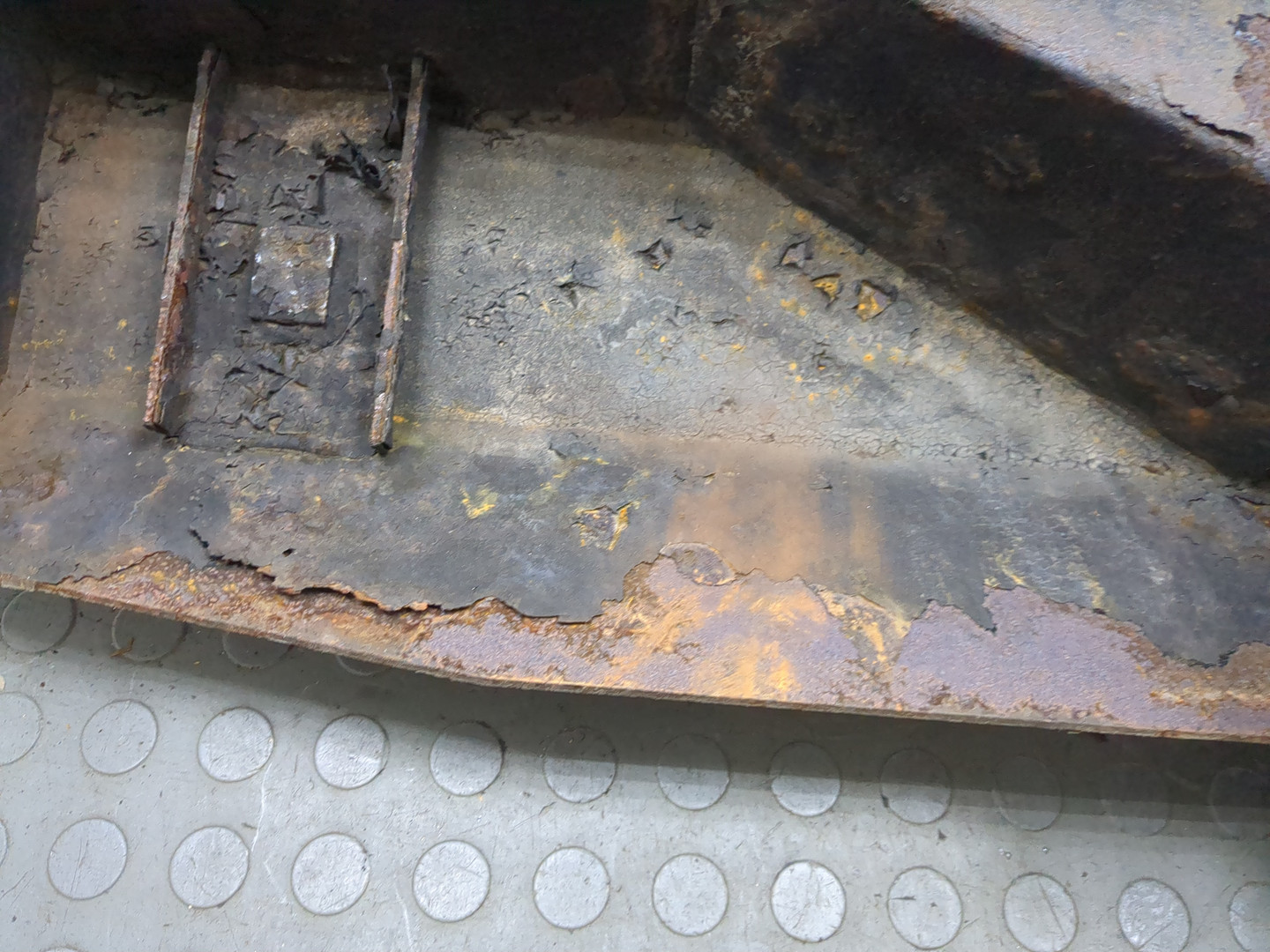 Бампер задний