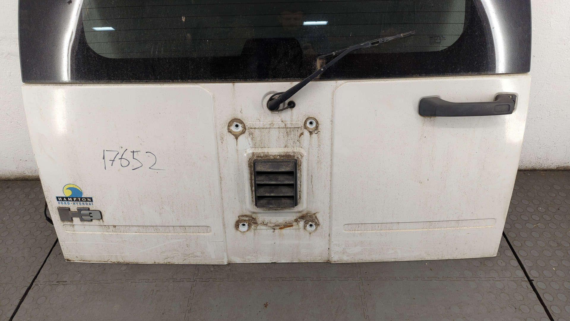 Дверь багажника