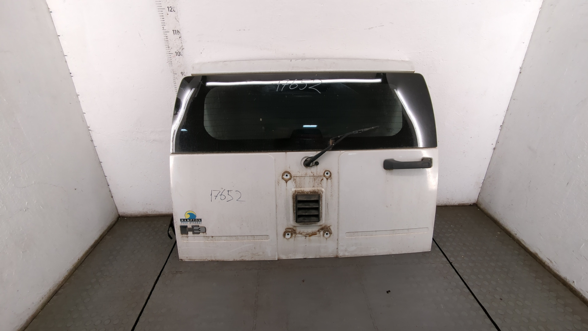 Дверь багажника