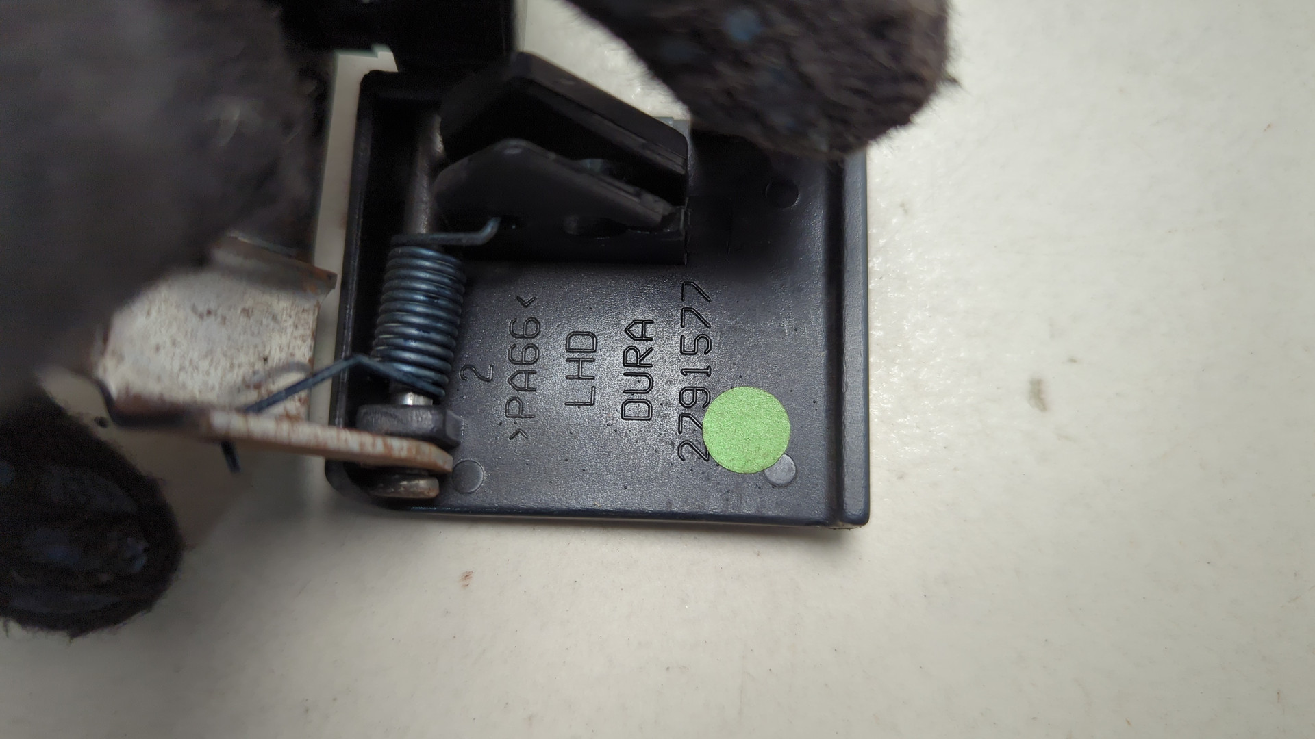 Ручка открывания капота