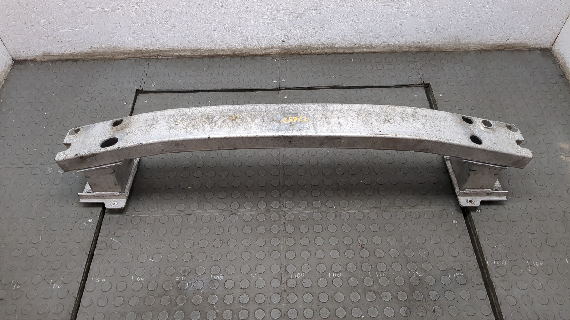 Усилитель переднего бампера