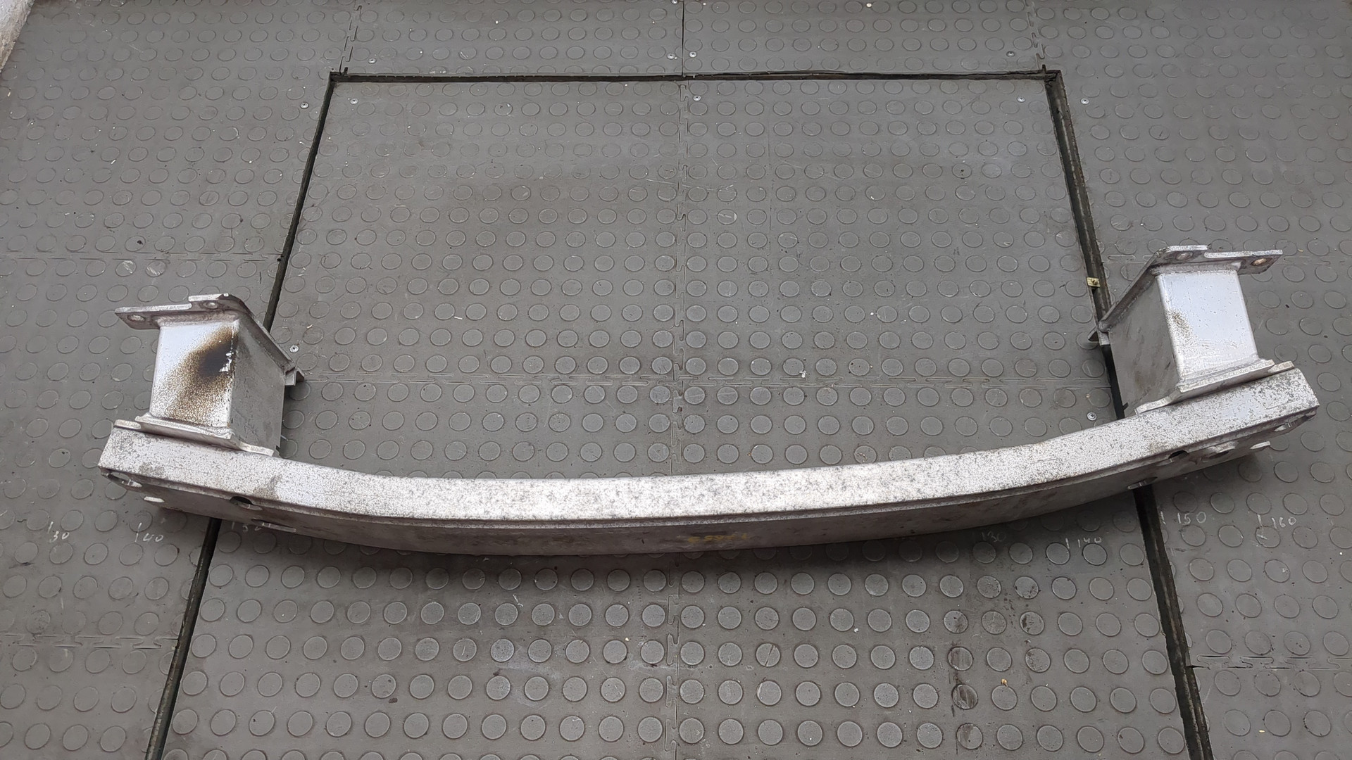 Усилитель переднего бампера