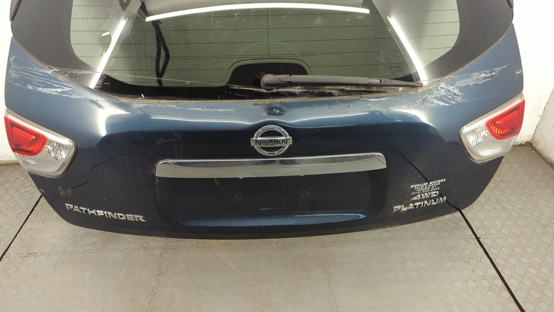 Дверь багажника