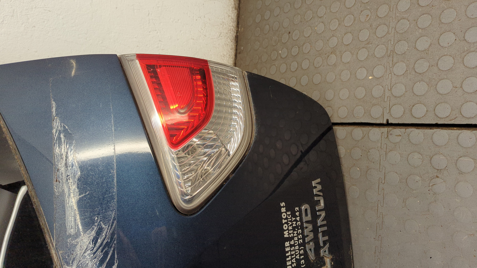 Дверь багажника