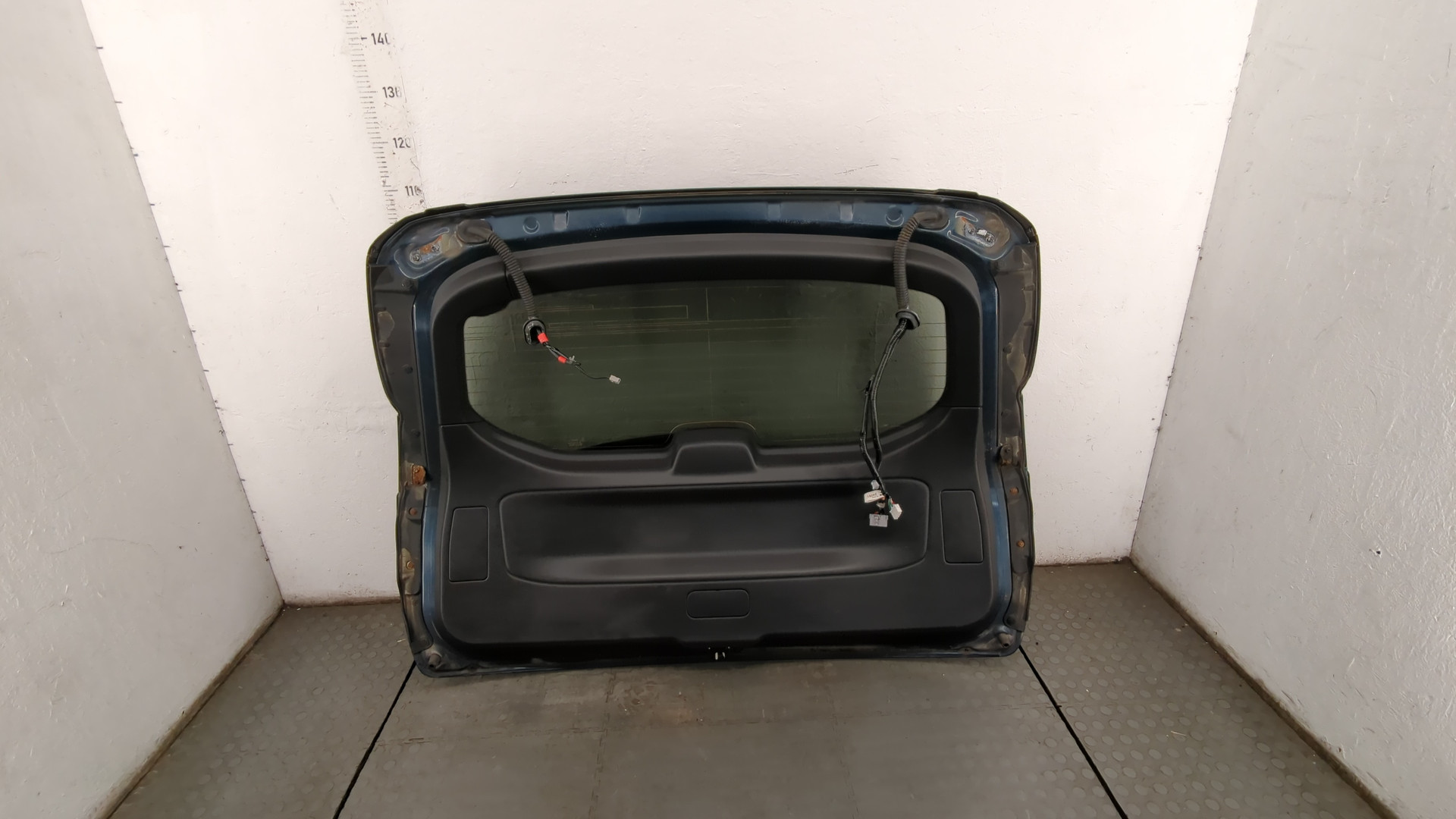 Дверь багажника