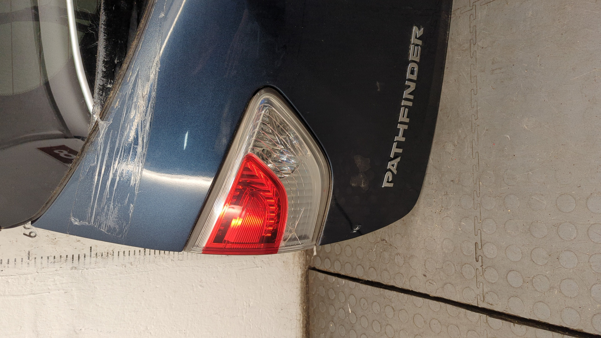 Дверь багажника