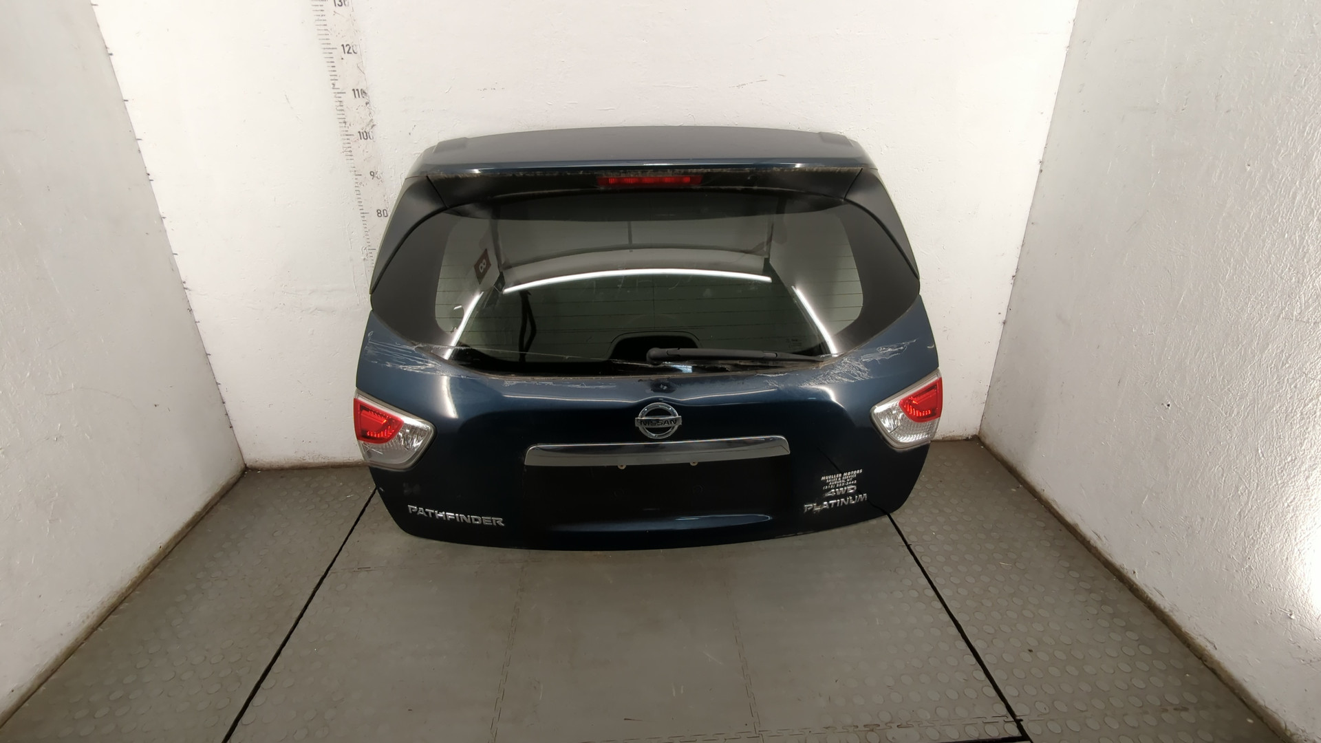 Дверь багажника