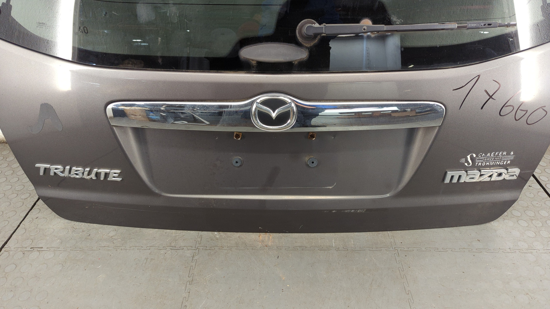 Дверь багажника