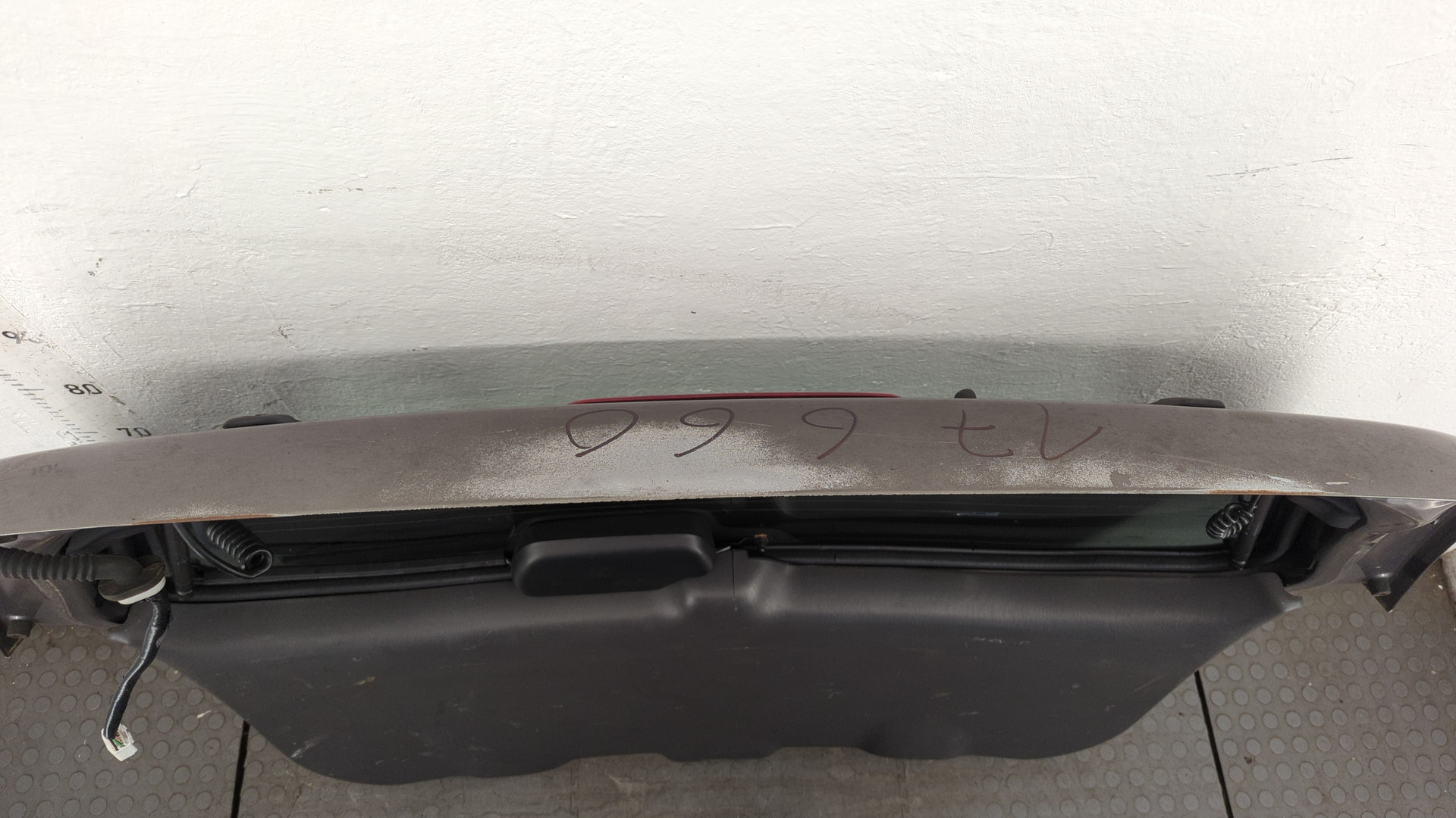 Дверь багажника