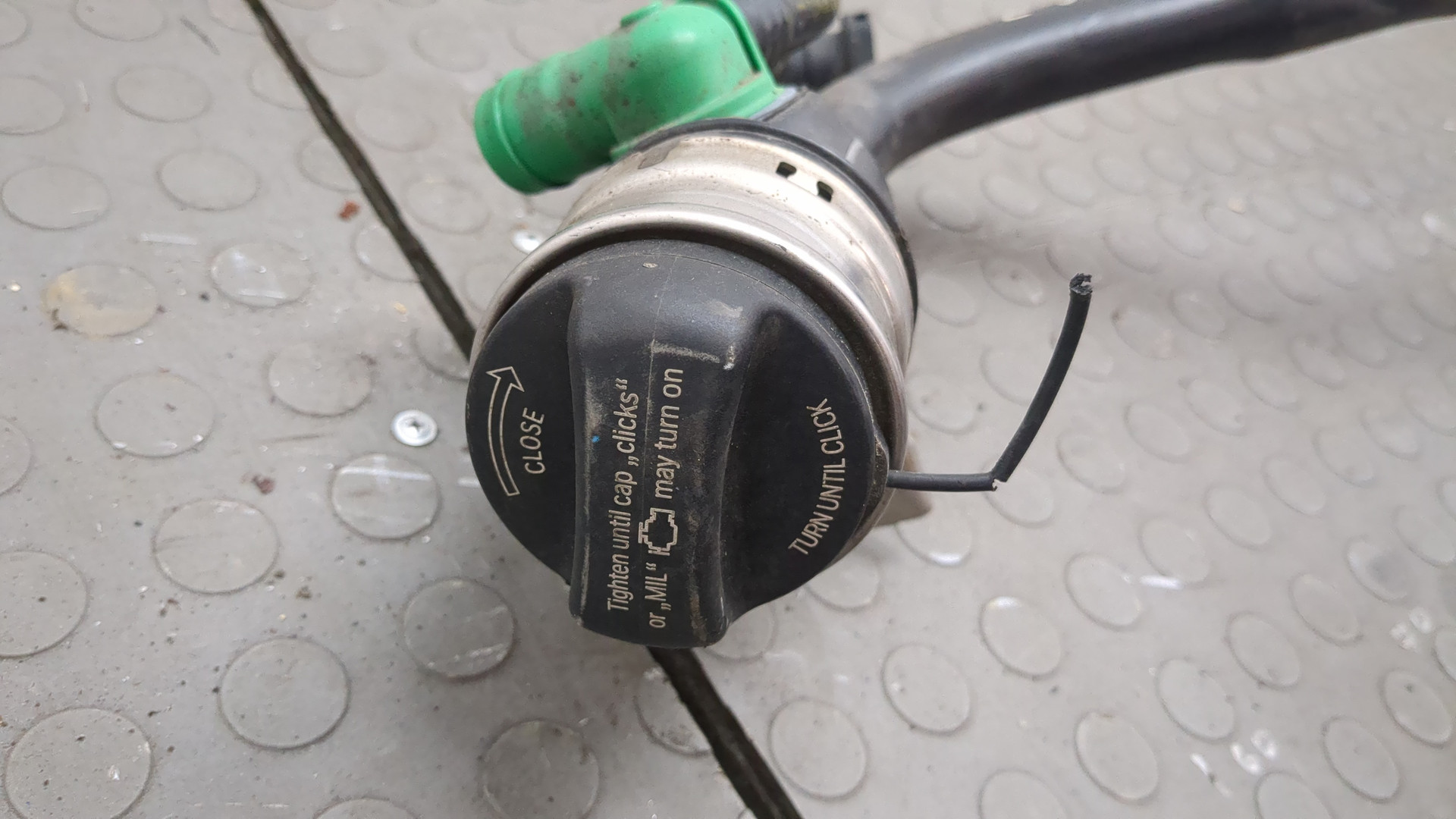 Горловина топливного бака