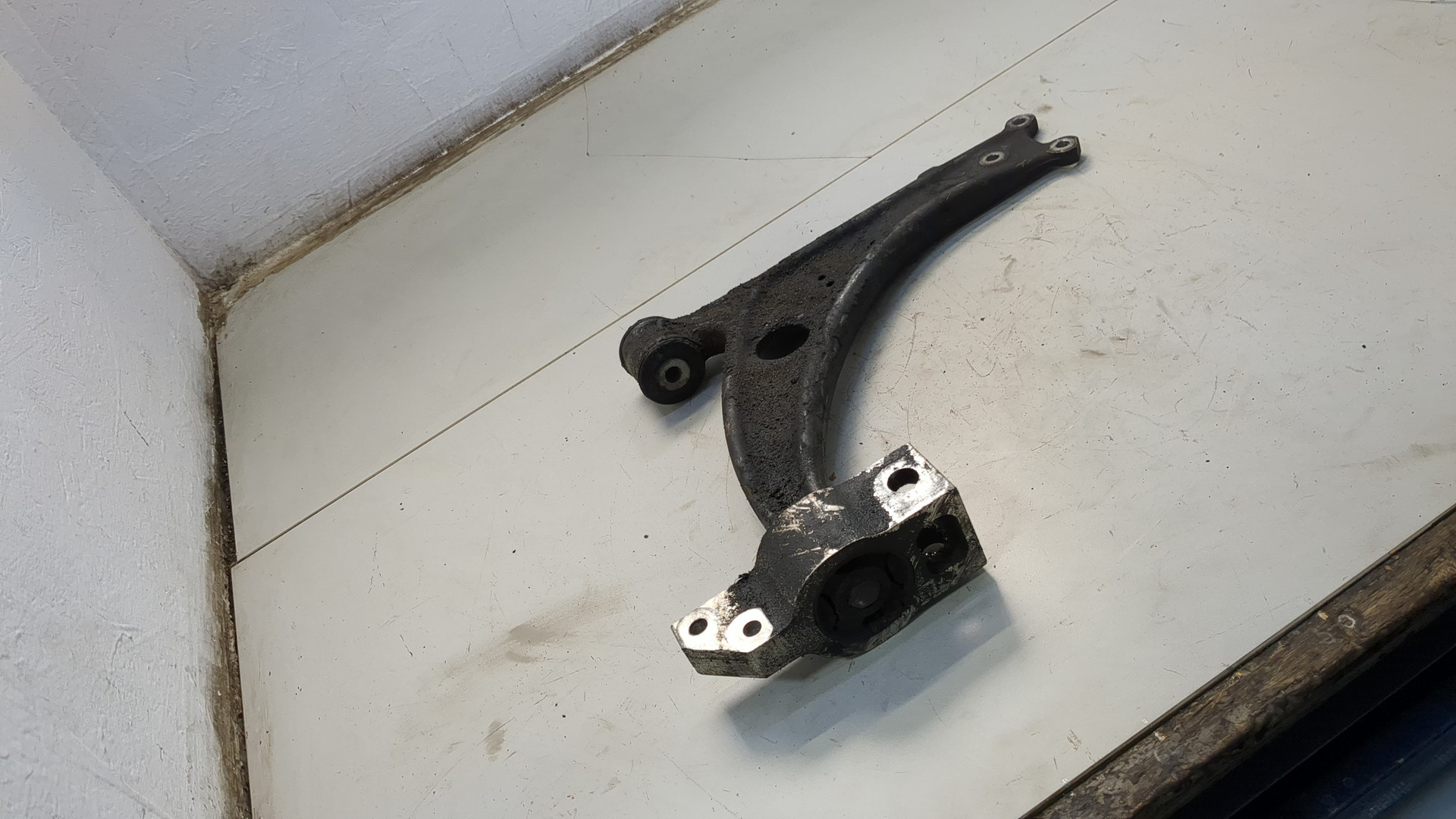 Рычаг передний