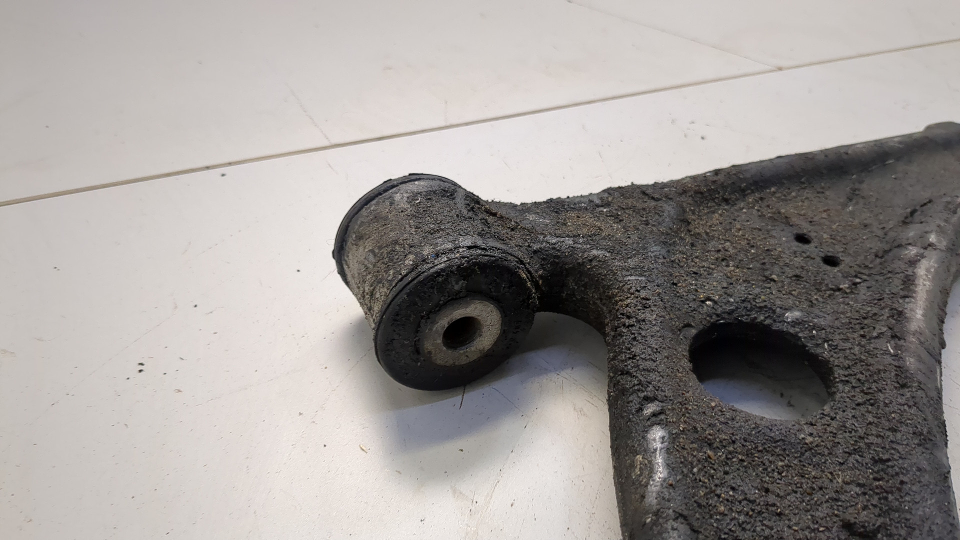 Рычаг передний