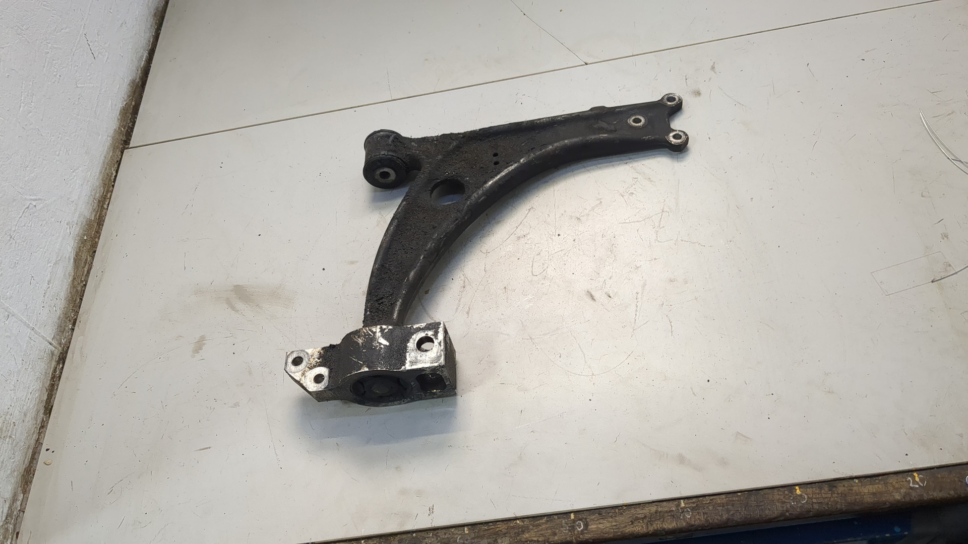 Рычаг передний