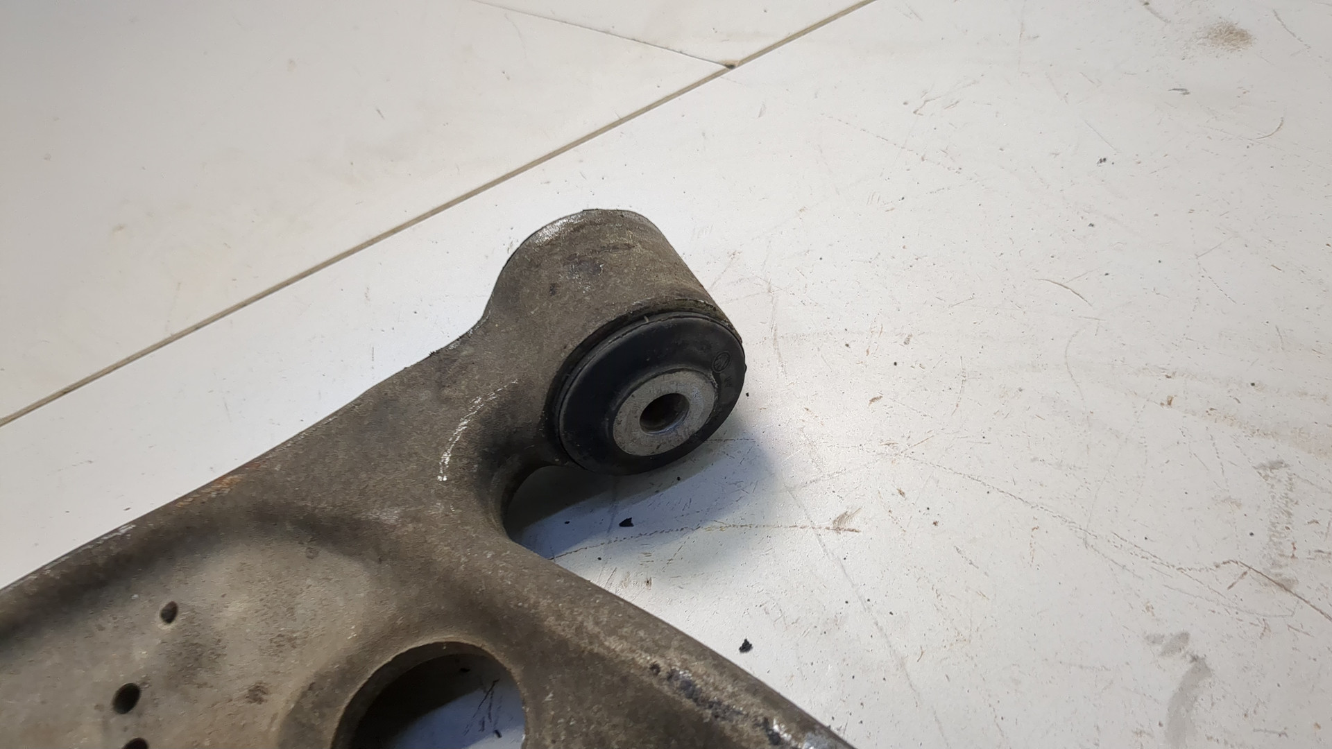 Рычаг передний