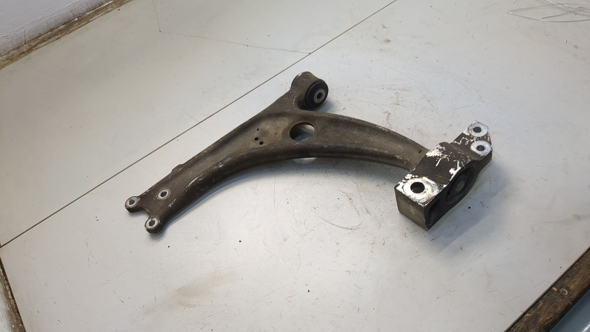 Рычаг передний