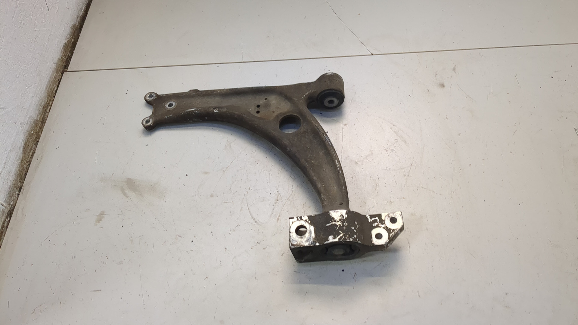 Рычаг передний