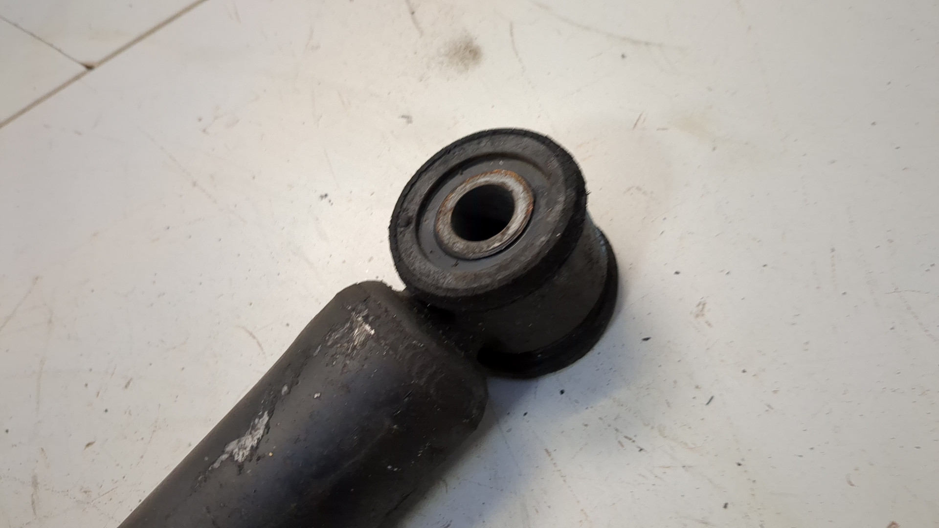 Амортизатор задний (стойка)