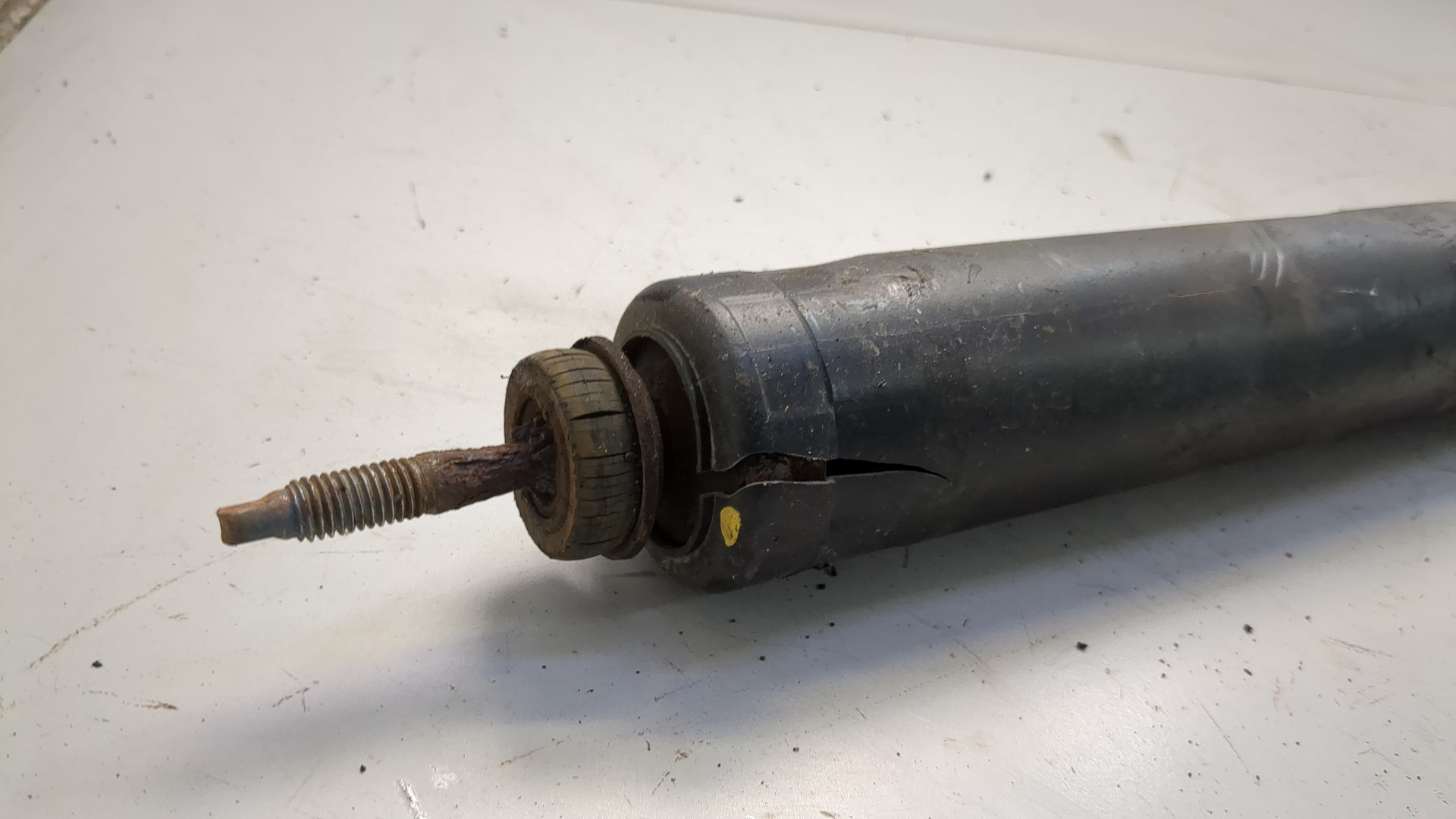 Амортизатор задний (стойка)