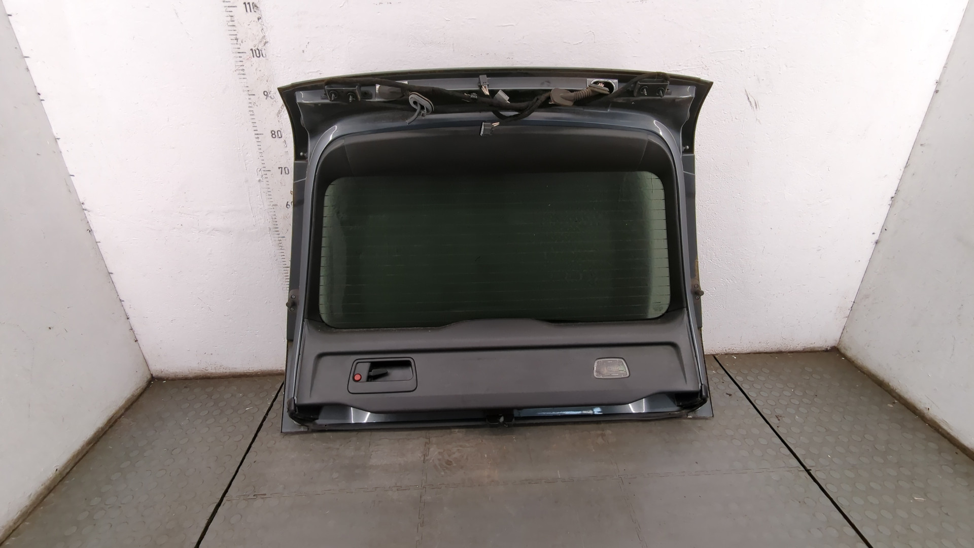 Дверь багажника