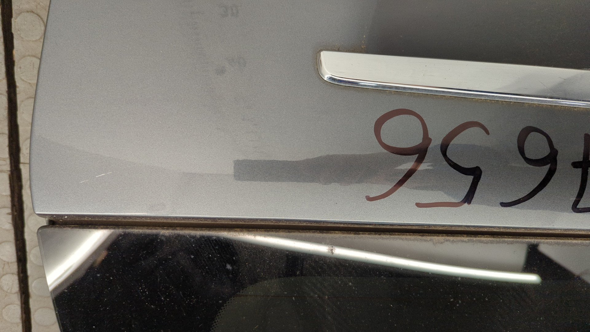 Дверь багажника