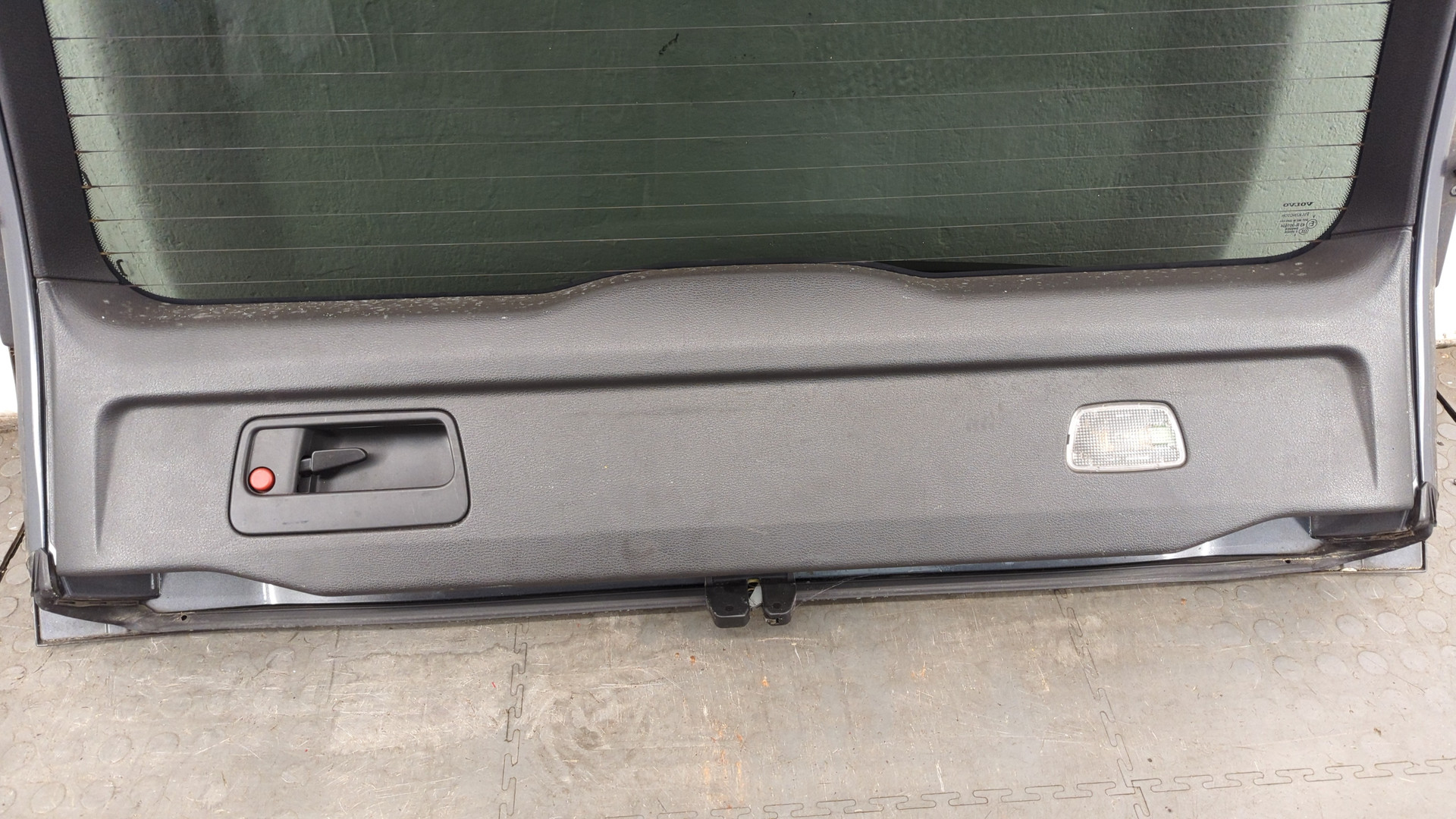 Дверь багажника