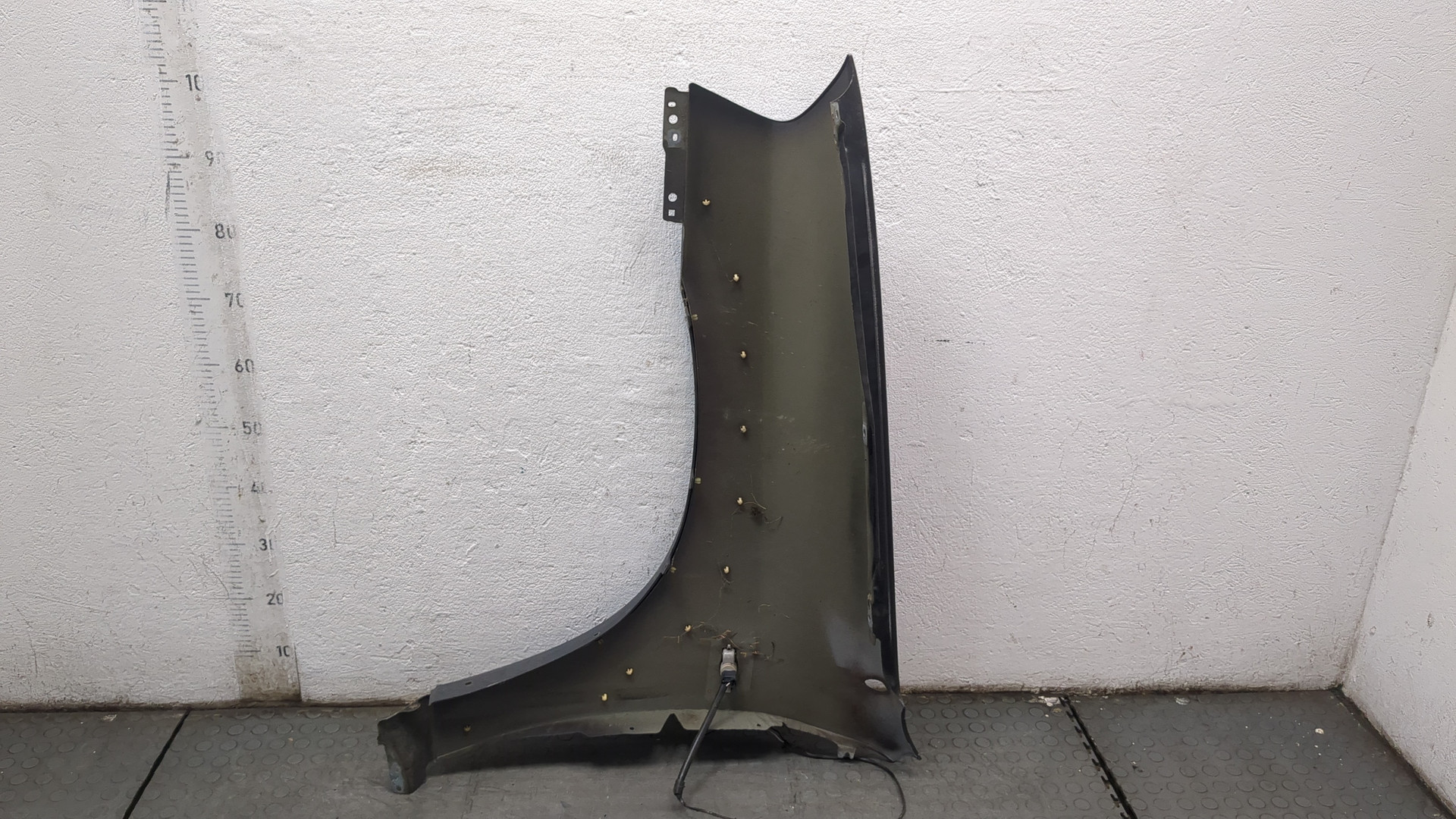 Крыло переднее правое