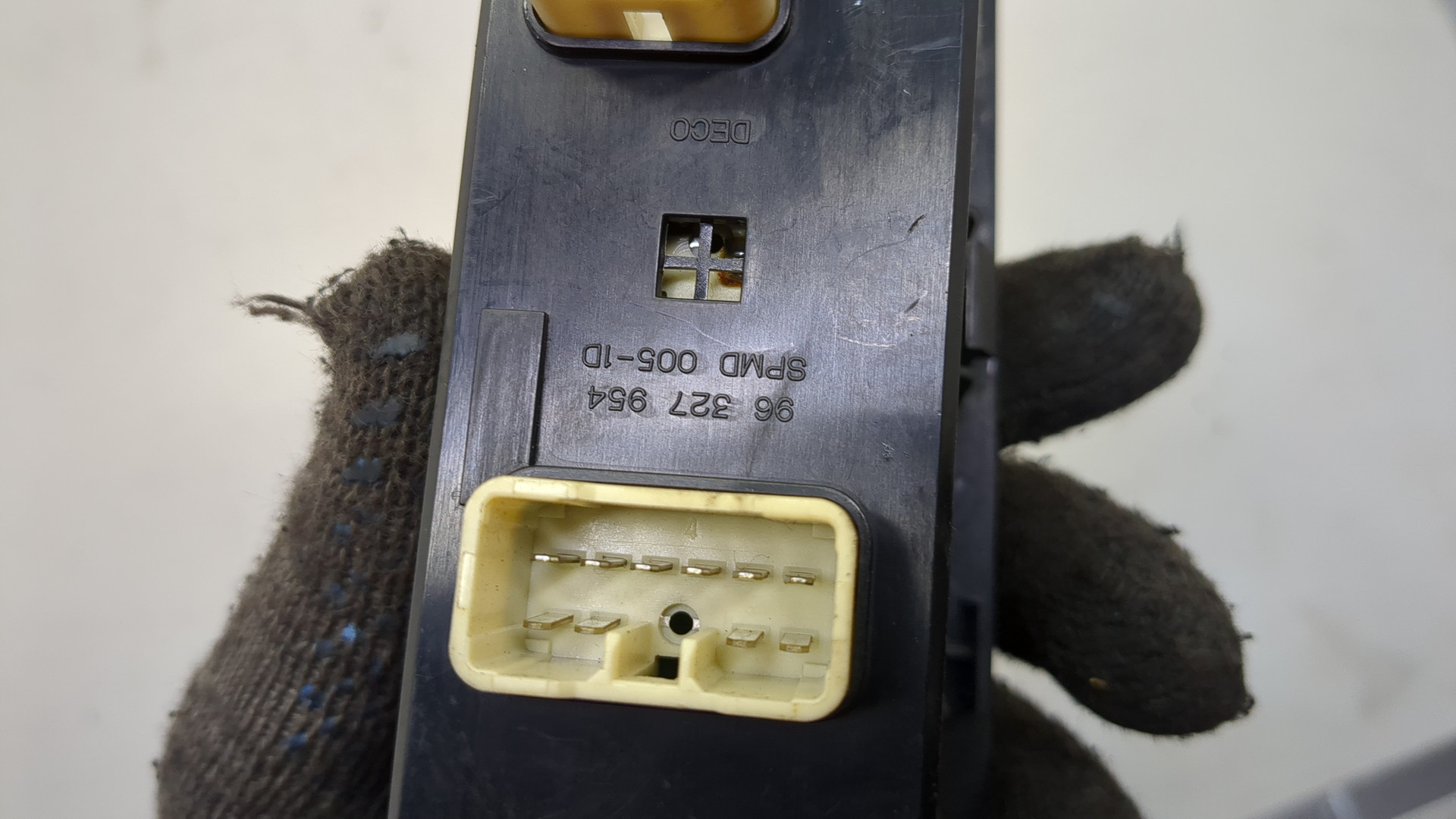 Кнопка стеклоподъемника