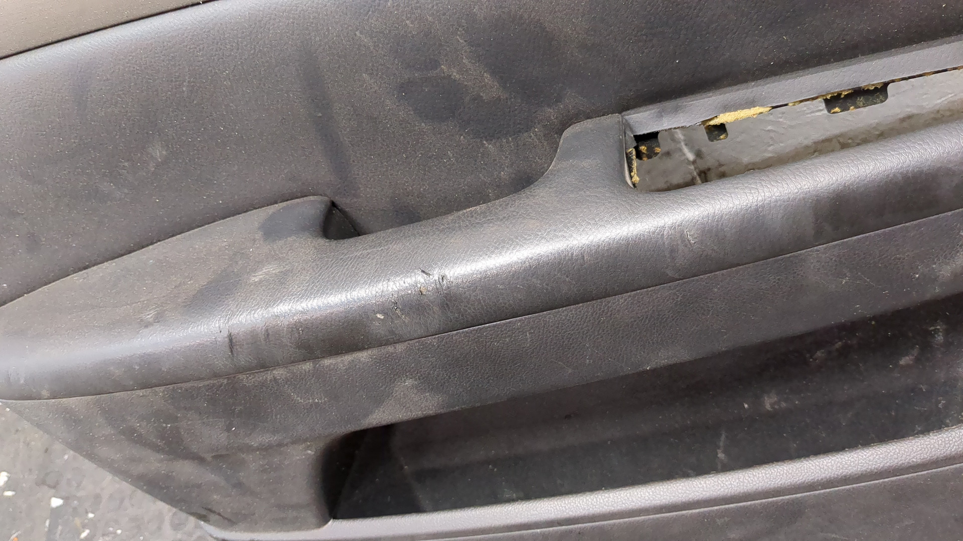 Обшивка двери передней левой