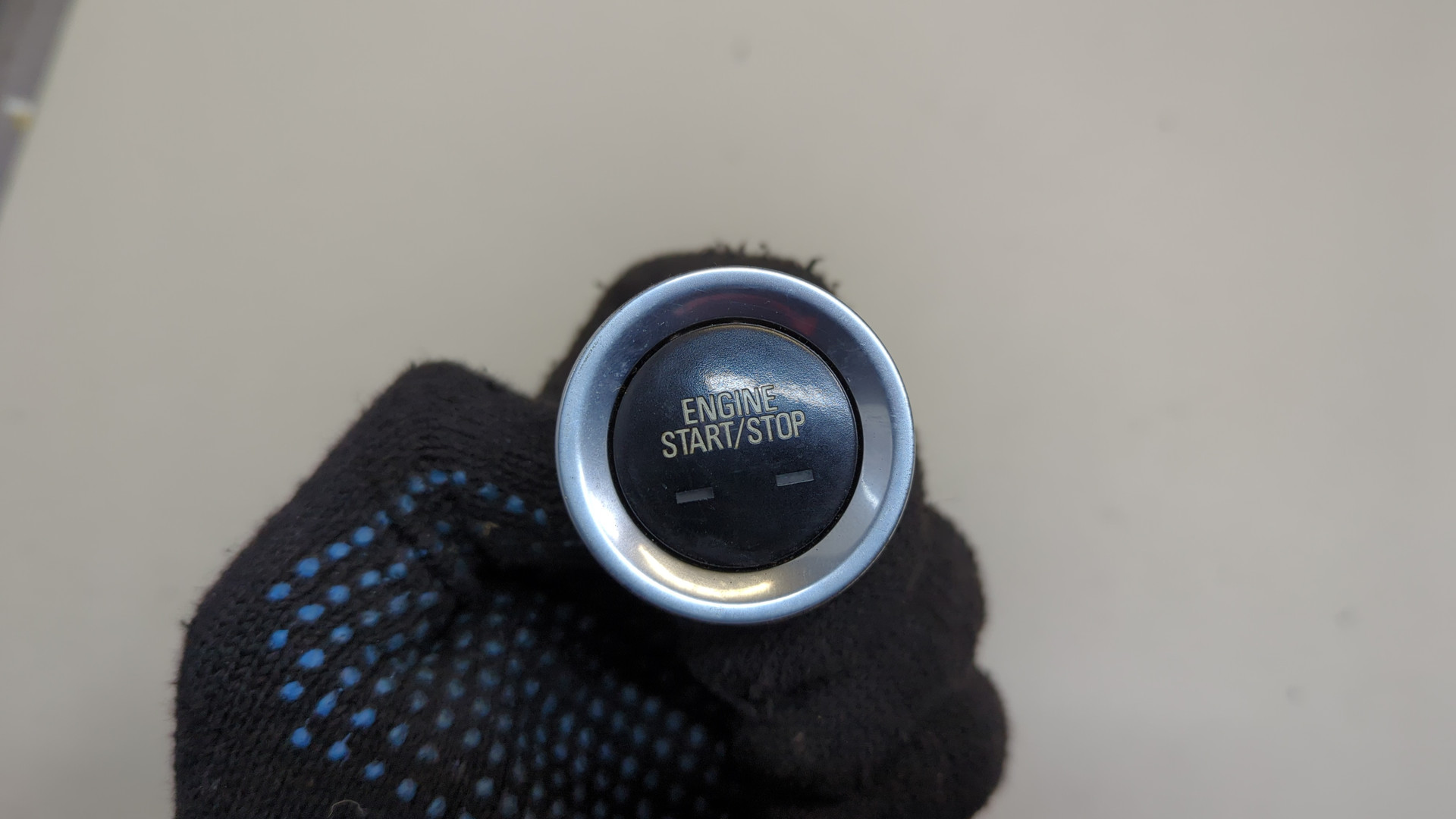 Кнопка запуска двигателя