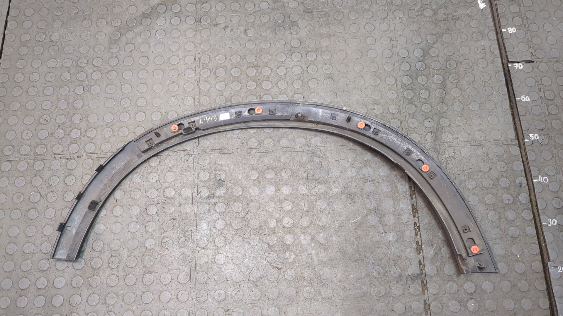 Накладка переднего крыла правого