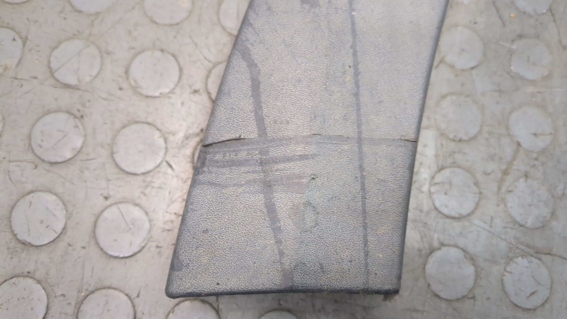 Накладка переднего крыла правого