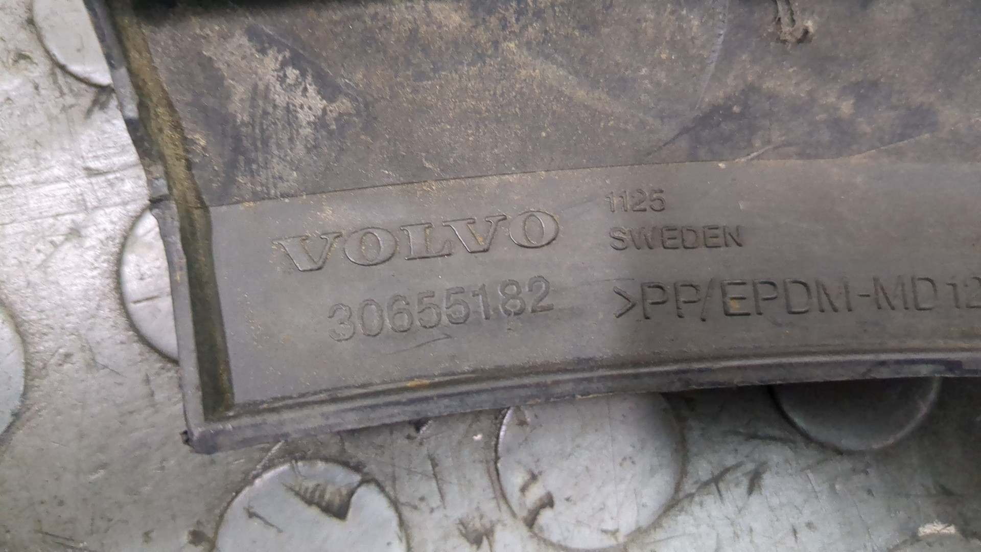 Накладка переднего крыла правого