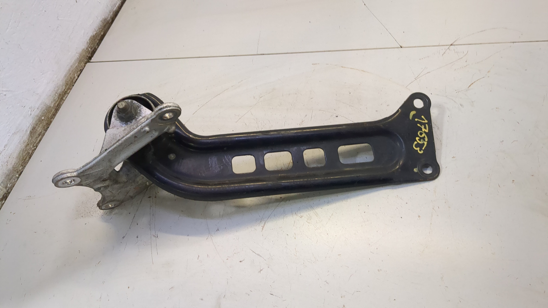 Рычаг задний левый