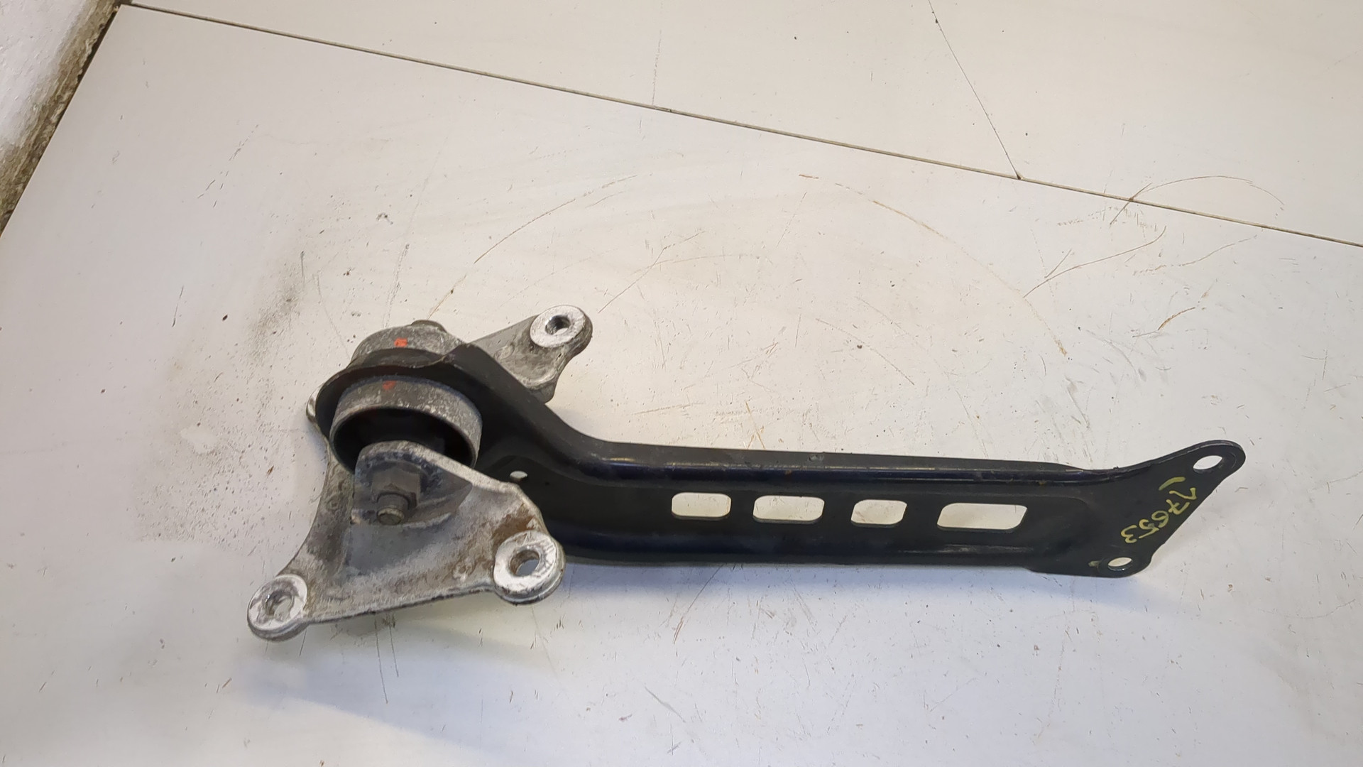 Рычаг задний левый