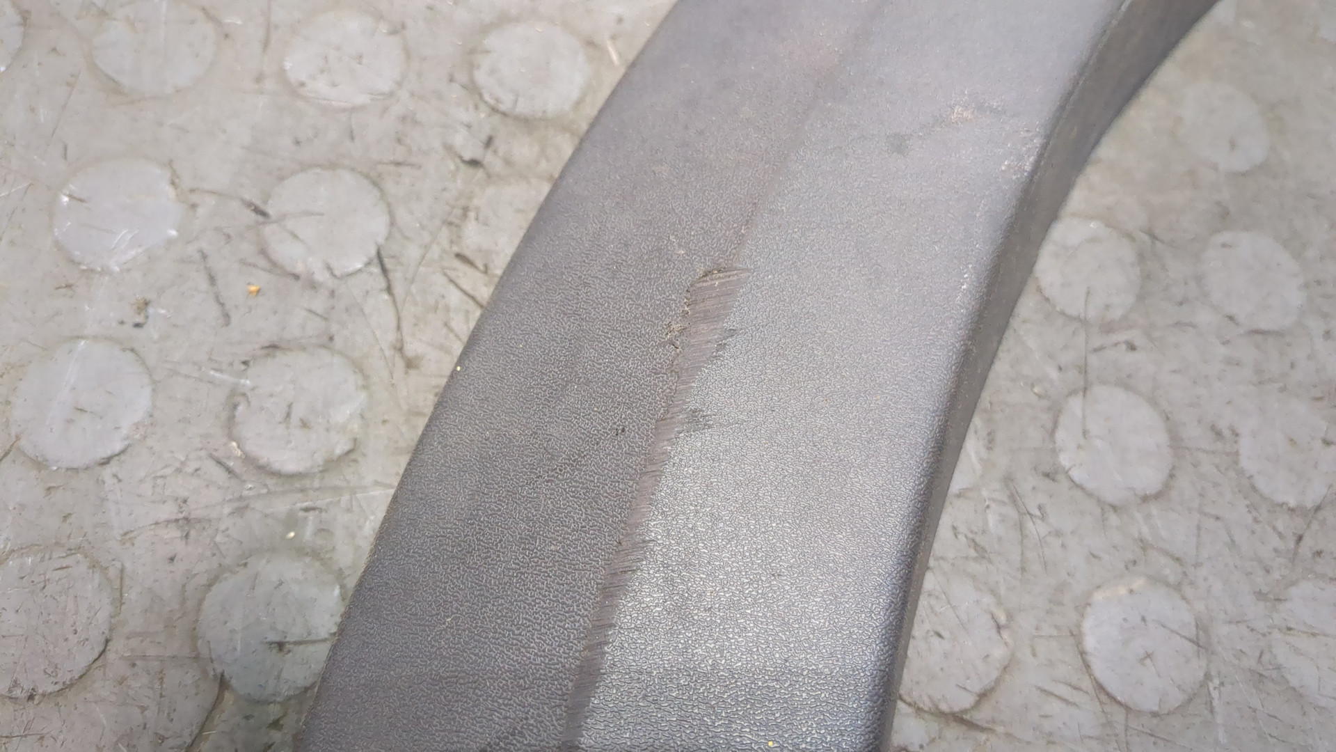 Молдинг заднего крыла правого