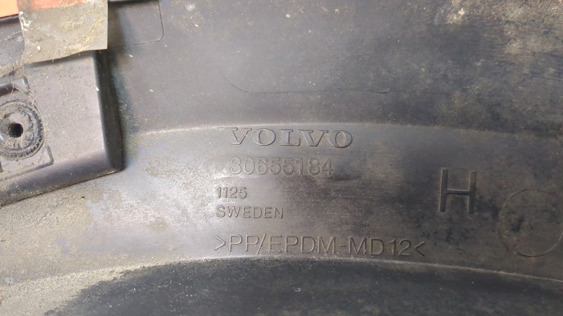 Молдинг заднего крыла правого