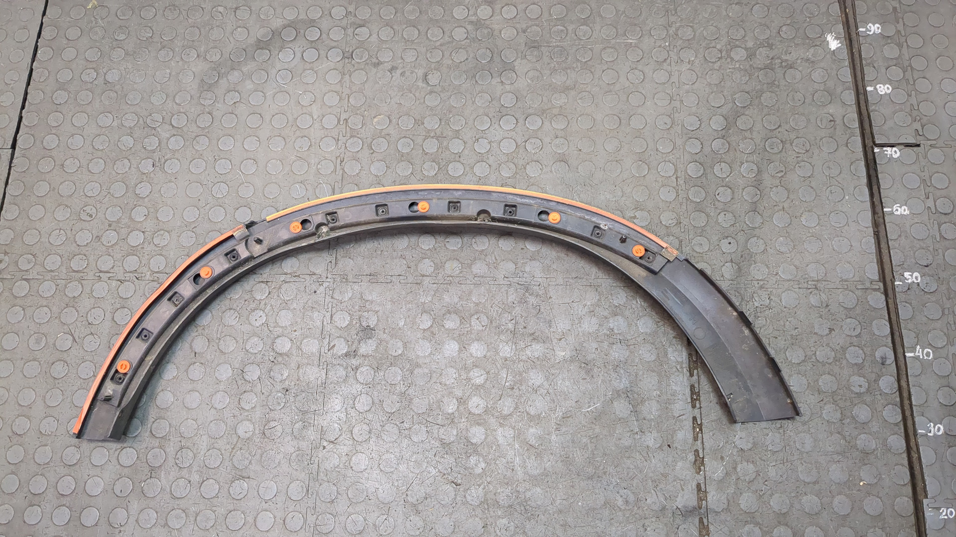 Молдинг заднего крыла правого