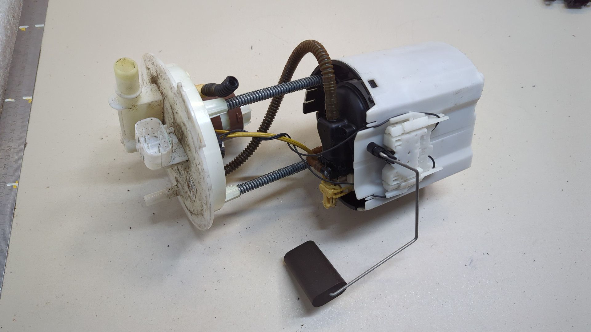 Насос топливный электрический